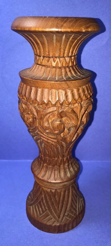 Candelabro alto ornamentado tallado a mano - 9-3/4" de alto Foto 1 de 4