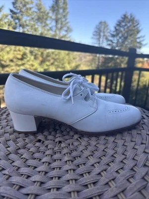 Rare Vintage Wilbur Coon Women’s Size  7.5 N White Leather Lace‑Up Heel Oxfords - Image 1 of 4