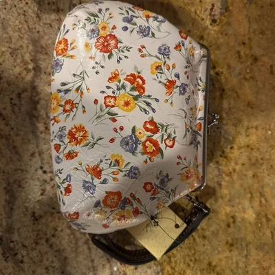 全新带标签 Patricia Nash Cassini 迷你草甸腕带手拿包钱包 — 第 1/3 张图片