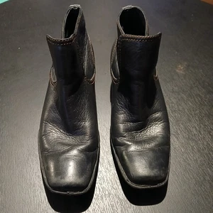 Geborene schwarze hochhackige Stiefeletten aus Kiesel-Leder Größe 9/40,5 - Bild 1 von 6