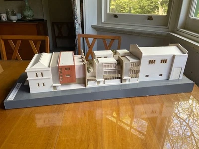 Architectural Model - Street Frontage Suitable For Model Railway Diorama - HO - Image 1 of 4