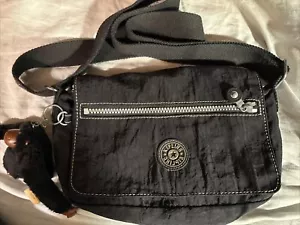 Borsa a tracolla classica nera Kipling in perfette condizioni con cerniera a flap | materiale nylon - Foto 1 di 4