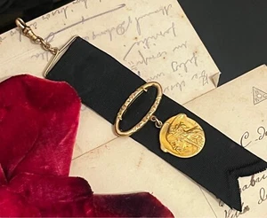 EINZIGARTIGE JUGENDSTIL FRANZÖSISCHE CHATELAINE GÜRTELCLIP UHRENHALTER GOLD FIX MEDAILLE - Bild 1 von 4