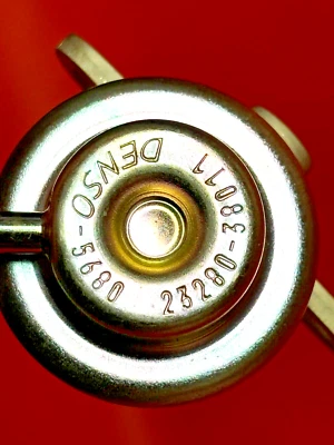 Fuel Injection Pressure Regulator Denso GENUINE OEM 23280-38011 for Toyota Lexus - Image 1 of 4