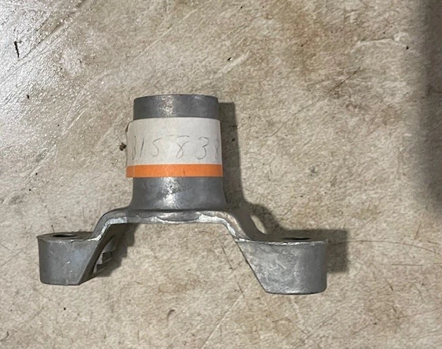 1 NOS EVINRUDE Johnson  outboard  WATER TUBE BRACKET, 315838 - Image 1 of 1