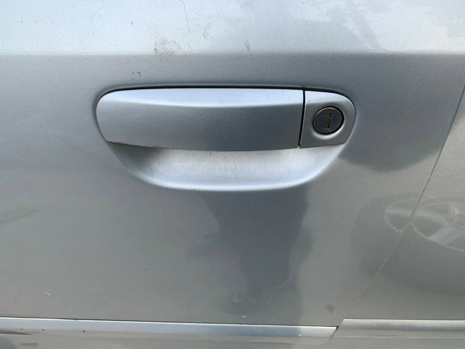 00 2001 2002 2003 2004 2005 AUDI A4 3.0 CONDUCTOR IZQUIERDO MANIJA PUERTA EXTERIOR PLATA Foto 1 de 1