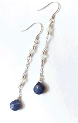 Orecchini pendenti in argento 925 con gocce di lapislazzuli prenite ed ematite  - Immagine 1 di 4