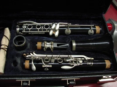 Vito Reso-Tone 3 Clarinet with Case - Image 1 of 4