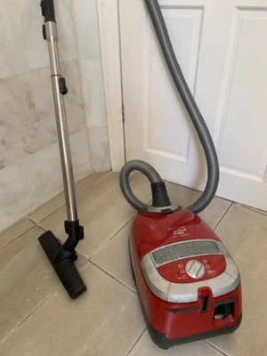 Miele Cat&Dog TT 5000, 300-2200w Vacuum Cleaner Hoover Good Function - Image 1 of 4