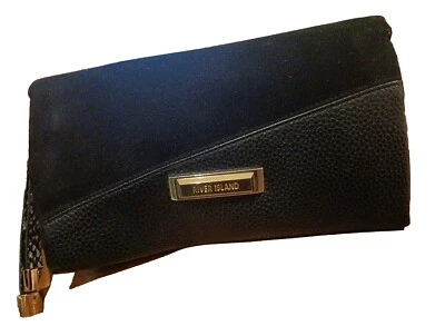 RIVER ISLAND Gamuza Negra desplegable en relieve cuero cabelludo billetera  Foto 1 de 4