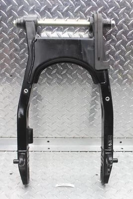 2014 TRIUMPH BONNEVILLE T100 BRAÇO OSCILANTE TRASEIRO SUSPENSÃO BRAÇO  - Imagem 1 de 4