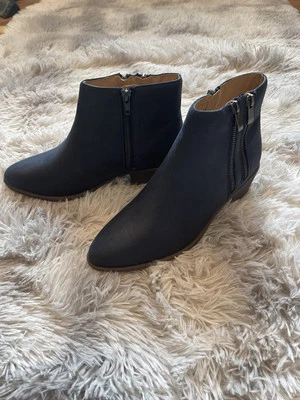 Nuevo -Colección Journey Jayda Azul Marino Gamuza Botines talla 7.5 Precio de venta sugerido por el fabricante: $69.99 Foto 1 de 4