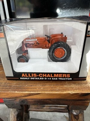 TRACTOR DE GAS ALLIS CHALMERS D-14 1/16 AC WF SpecCast Agco altamente detallado Foto 1 de 3