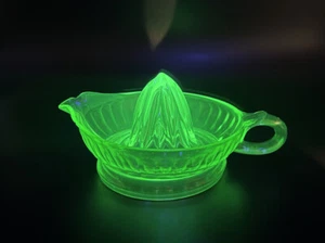 Vintage Green Uranium Vaseline Depression Glass Citrus Reamer Juicer *AS IS* - Picture 1 of 14