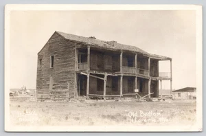 Postal RPPC Old Bedlam Fort Laramie Wyoming Sunrise mina a cielo abierto - Imagen 1 de 3