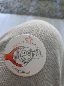 Insignia vintage del Ayuntamiento de Leicester  - Imagen 1 de 2