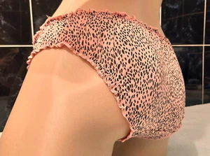 Mini bragas bragas con volantes mantecosos de animal rosa fresco hielo sedoso Reino Unido 6 - XS - EE. UU. 2 - Imagen 1 de 13