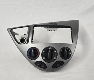 2000-2007 Ford Focus Front Dash Temperature Climate Control w/ Bezel Assembly - Picture 1 of 8