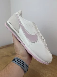Nike Cortez San Valentino 2025 vela / rosa taglia UK8,5 da corsa - HV6012 161 - Foto 1 di 14