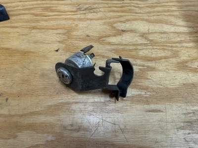 Land Rover Serie III Soporte de montaje de encendido con llave Foto 1 de 4