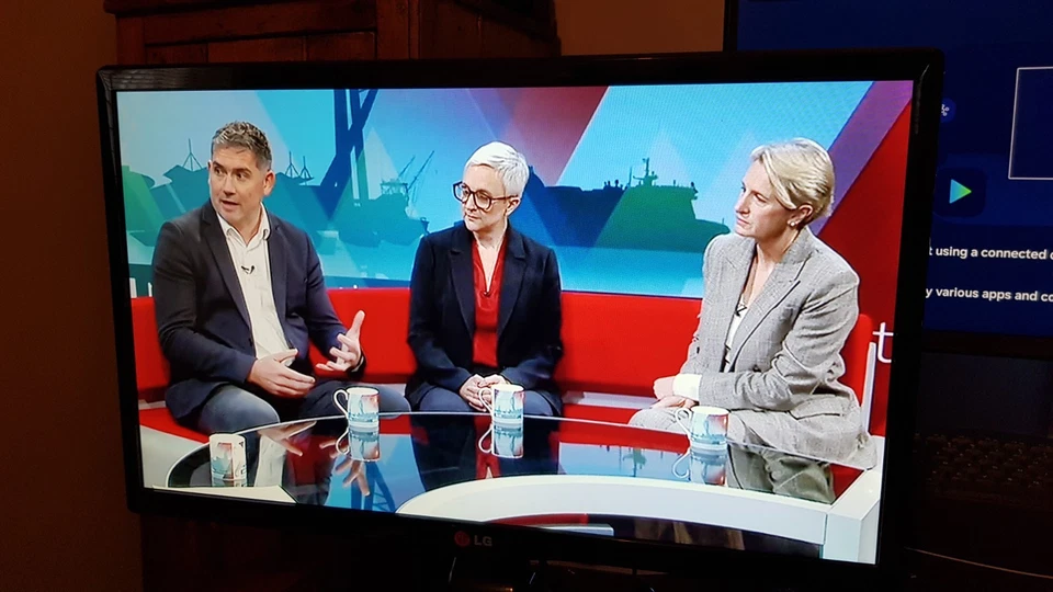 LG TV 22MT44D PZ 22" With Remote Control/Transformer/Full HD. - Image 1 of 4