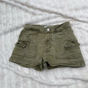 Disclosure Shorts Damen 29 grün Cutout Denim Mid Rise Utility Taschen Mid Rise - Bild 1 von 5