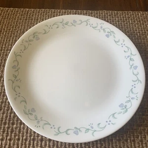 Corelle Country Cottage Green Vine Hearts Dinner Plates 10.25” Lot of (4) - Picture 1 of 3