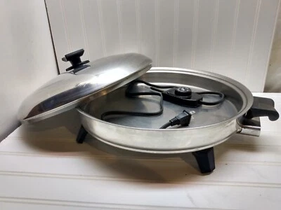 Sartén eléctrica Rena Ware de 14" con núcleo líquido de acero inoxidable sartén y tapa Foto 1 de 4