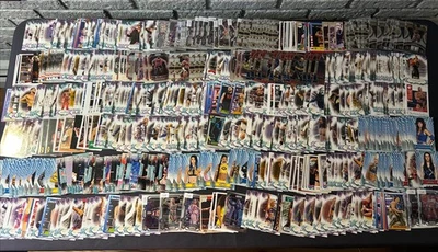 WWE WWF КОЛЛЕКЦИОННАЯ КАРТОЧКА ЛОТ ИЗ 557 карт ТОННЫ ЗВЕЗД ДИВЫ HOF RCS ВСТАВКИ - Изображение 1 из 4