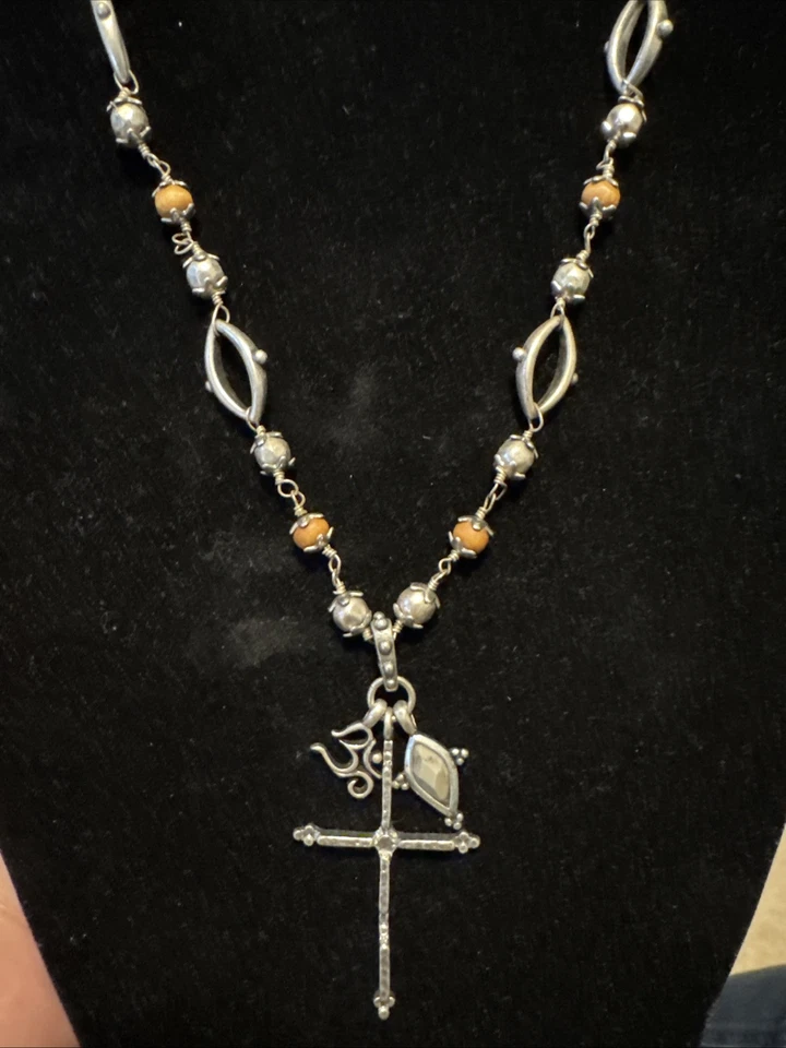 Collar Acrílico Madera Cruz Tono Plata "Oh My Goodness" Marca Lucky 18" De Colección Foto 1 de 4