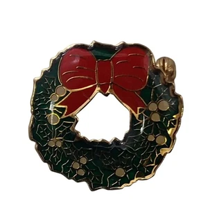 Vintage Weihnachtskranz Brosche rote Schleife grüne Stechpalme goldfarben Feiertagsnadel - Bild 1 von 6
