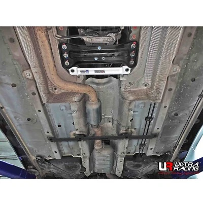 MERCEDES BENZ C63 AMG W204 '08-'14 ULTRA RACING MEDIA 2 PUNTOS BARRA INFERIOR SOPORTE Foto 1 de 4