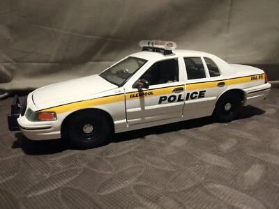1/24 CLASSIC METAL WORKS OK GLENPOOL POLICE 1999 FORD CROWN VICTORIA WHITE - Image 1 of 4