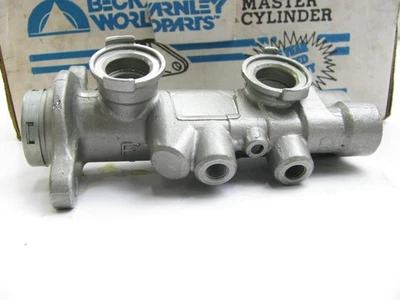 Cilindro maestro de freno Beck Arnley 078-0163 para Infiniti Q45 1990-1993 Foto 1 de 4