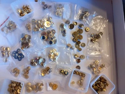 Konvolut Goldfarben Knöpfe. Verschiedene Größen und Formen  - Bild 1 von 4