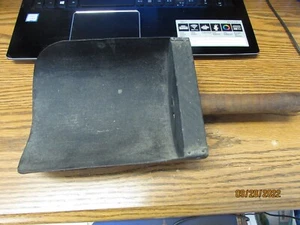 Antique Rustic Metal Scoop with Wood Handle - Grain / Feed / Flour - Bild 1 von 10