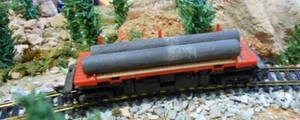 HO Scale: Tyco Auto Log Dump Flat Car; Vintage Model Railroad Train + BONUS Item - Picture 1 of 7