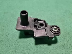 for RANGE ROVER VELAR L560 RADIATOR LEFT HAND UPPER MOUNT GENUINE NEW LR128756 - Picture 1 of 5