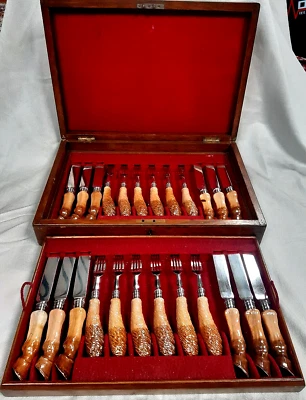 24 Piece Cased Silver Plated Pottery Handled Horse Hoof & Fox Brush Cutlery Set - Image 1 of 4