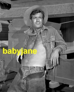 192 HUGH O'BRIAN PECHO PELUDO VAQUERO CON CHAPS FOTO BEEFCAKE - Imagen 1 de 1