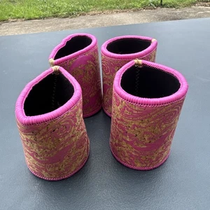 Vintage 4er Set SEA WORLD Dosen Koozie Getränkehalter rosa mit Delfinen - Bild 1 von 4