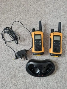 MOTOROLA TLKR T80 - EXTREME WALKIE-TALKIE x2 WITH CHARGER DOCK - Zdjęcie 1 z 11