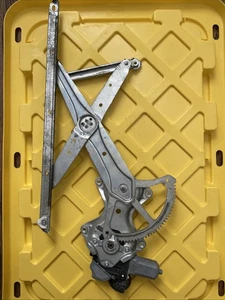 2011-2017 LEXUS CT200H FRONT RIGHT PASSENGER SIDE WINDOW REGULATOR W MOTOR OEM - Picture 1 of 9