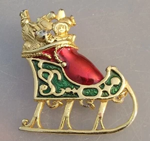 Vintage Danecraft Christmas Brooch Pin Sleigh w/ Toys & Jingle Bells 1 3/4" - Picture 1 of 2
