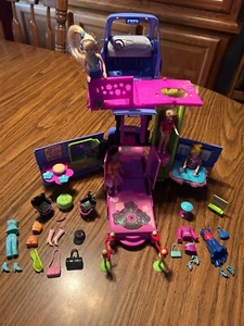POLLY POCKET CLUB GROOVE PAR-TAY PARTYBUS MIT VIER PUPPEN, OUTFITS & ZUBEHÖR - Bild 1 von 7
