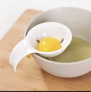 Egg Yolk Separator – Plastic Egg White Divider Holder Baking Kitchen Tool Gadget - Picture 1 of 5