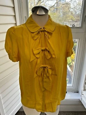 Blusa con lazo dorada manga abullonada Juicy Couture talla 6 venta al por menor $200 Foto 1 de 4