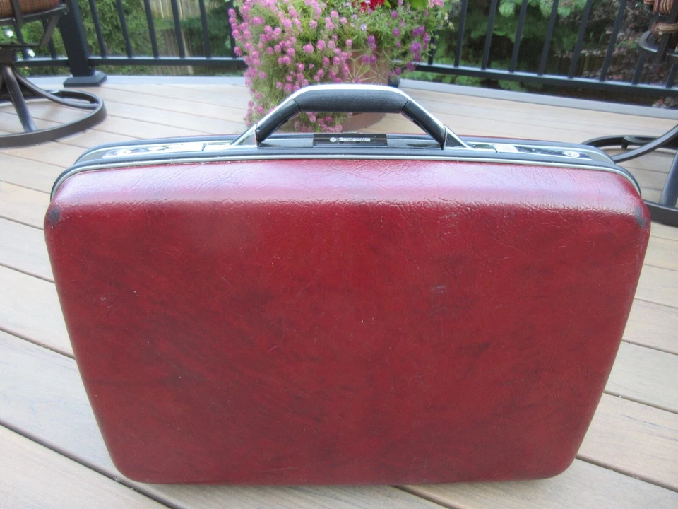 Maleta rígida vintage años 70 Samsonite Silhouette llaves granate beige limpio Foto 1 de 4