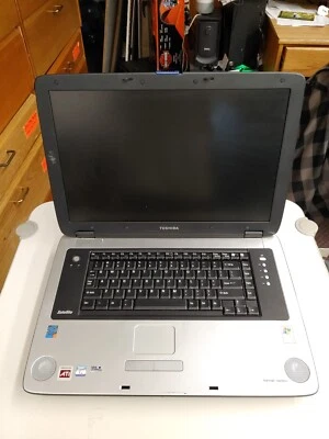 842 - TOSHIBA Satellite P35-S609 -  FOR PARTS / AS-IS - Image 1 of 4