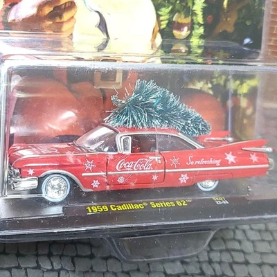 M2 Machines Coca-Cola Albero Di Natale 1/64 - Immagine 1 di 4